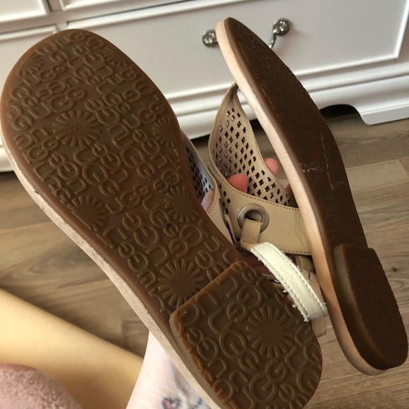 Ugg Sandals - Picture 7 of 7